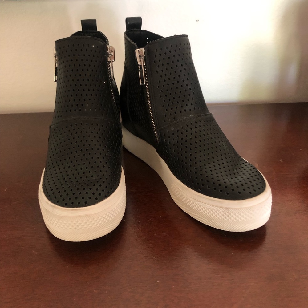 STEVE MADDEN sneakers size 6 BRAND NEW!